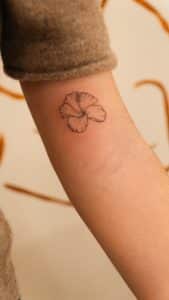 fine line tattoo malaga, flor
