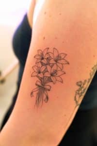 fine line tattoo malaga, ramo flores
